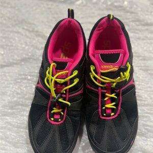 Speedo Women's Black and Neon Pink Athletic Shoes